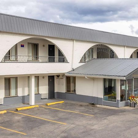 Howard Johnson By Wyndham Downtown Kamloops Ngoại thất bức ảnh