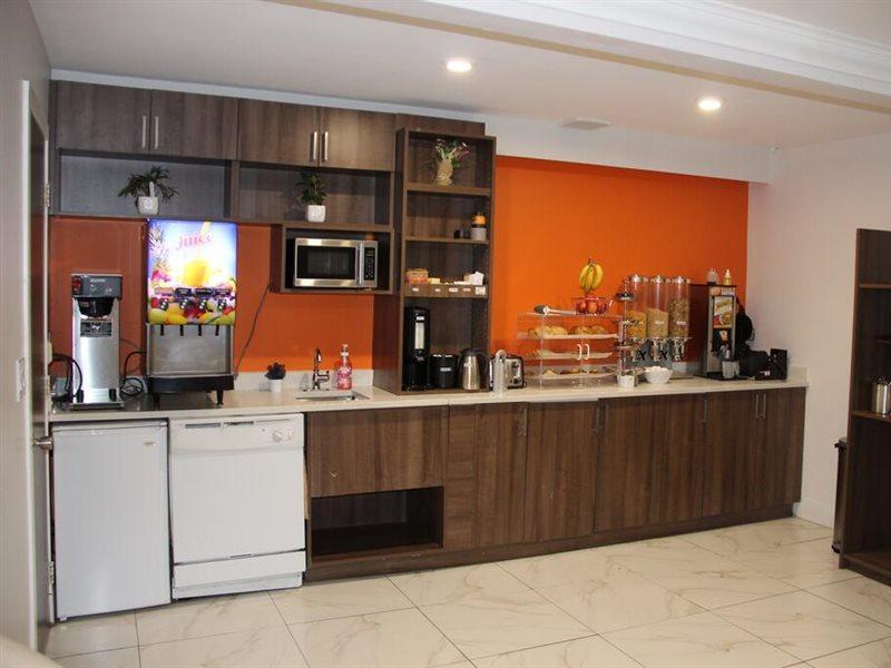 Howard Johnson By Wyndham Downtown Kamloops Ngoại thất bức ảnh