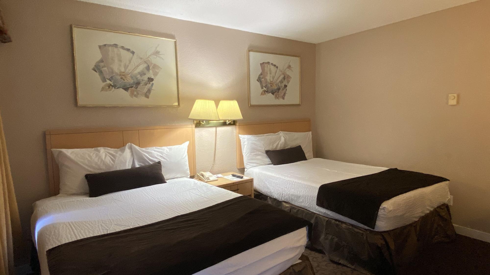Howard Johnson By Wyndham Downtown Kamloops Ngoại thất bức ảnh