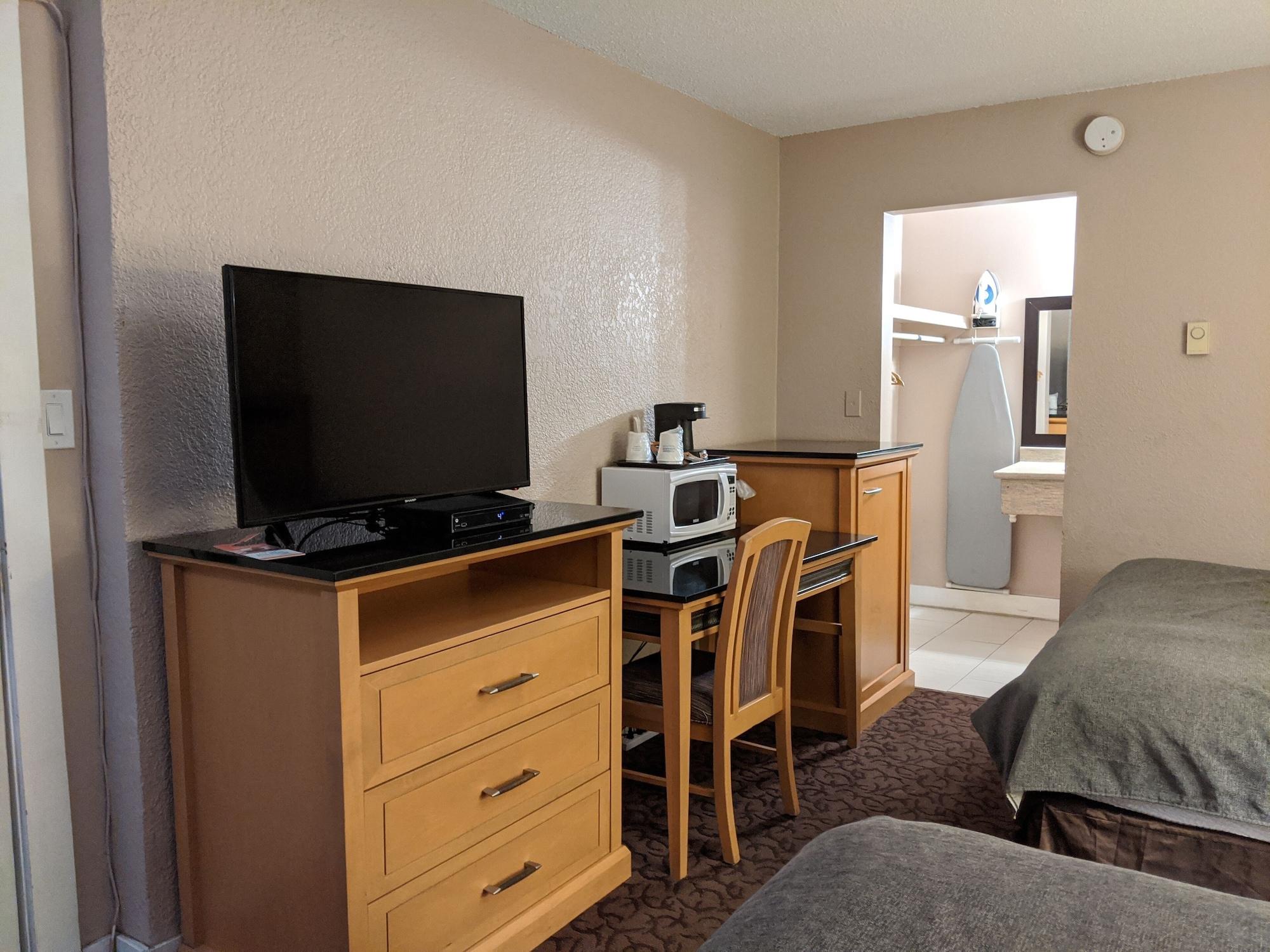 Howard Johnson By Wyndham Downtown Kamloops Ngoại thất bức ảnh