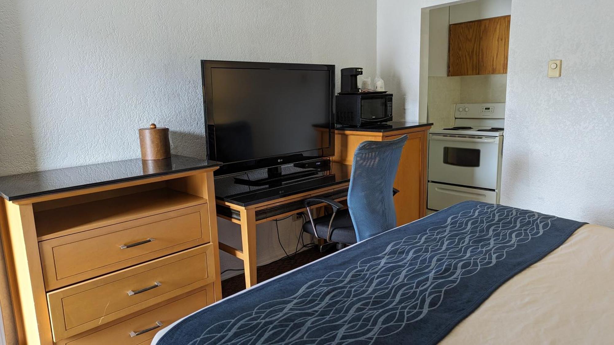 Howard Johnson By Wyndham Downtown Kamloops Ngoại thất bức ảnh