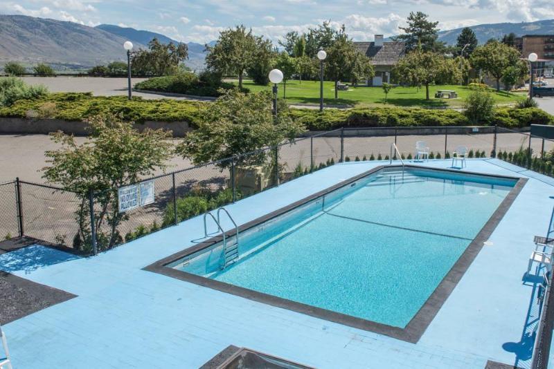 Howard Johnson By Wyndham Downtown Kamloops Ngoại thất bức ảnh