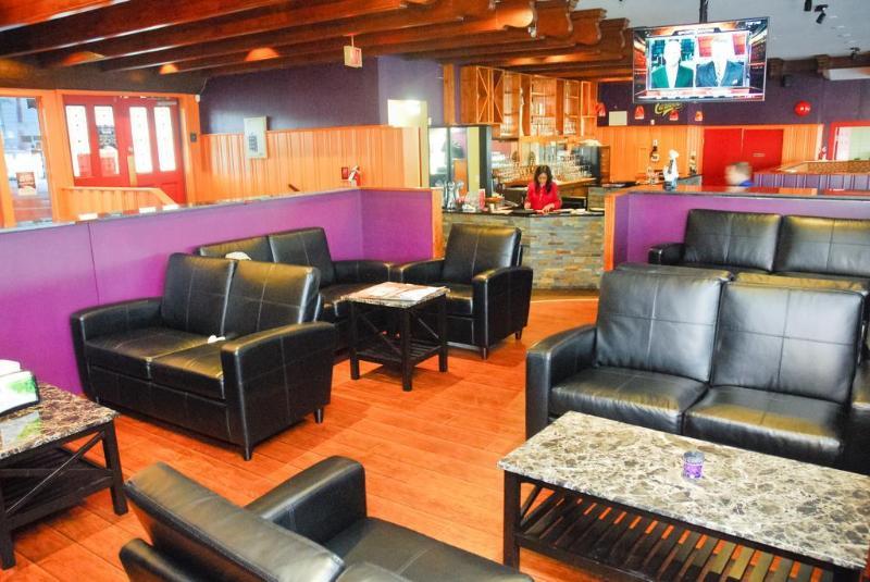 Howard Johnson By Wyndham Downtown Kamloops Ngoại thất bức ảnh