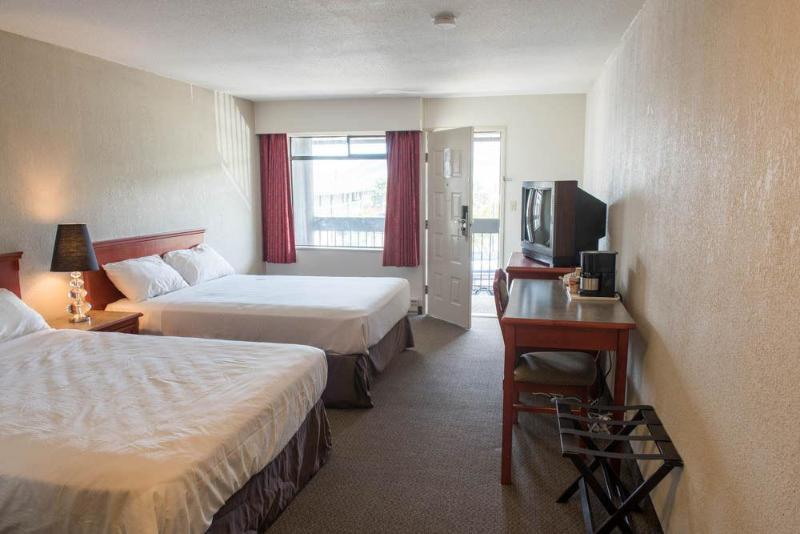 Howard Johnson By Wyndham Downtown Kamloops Ngoại thất bức ảnh
