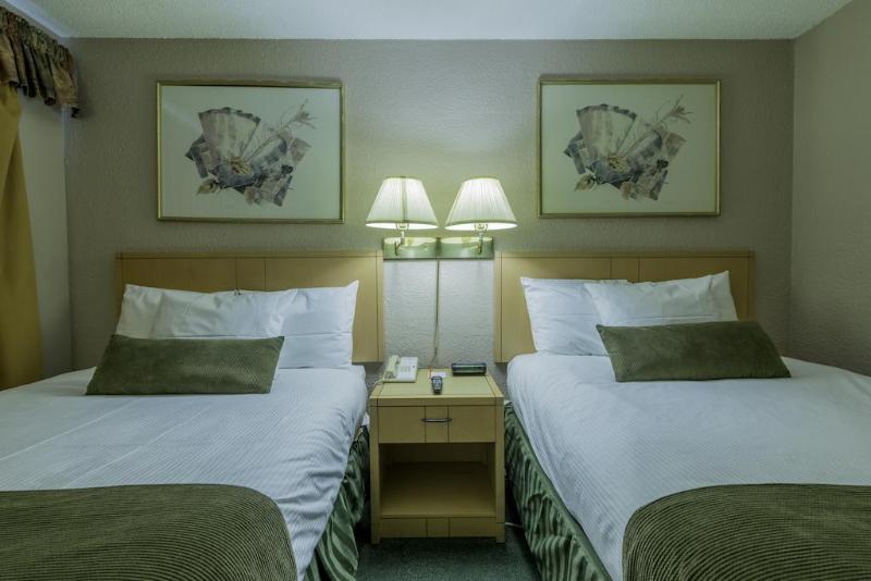 Howard Johnson By Wyndham Downtown Kamloops Ngoại thất bức ảnh